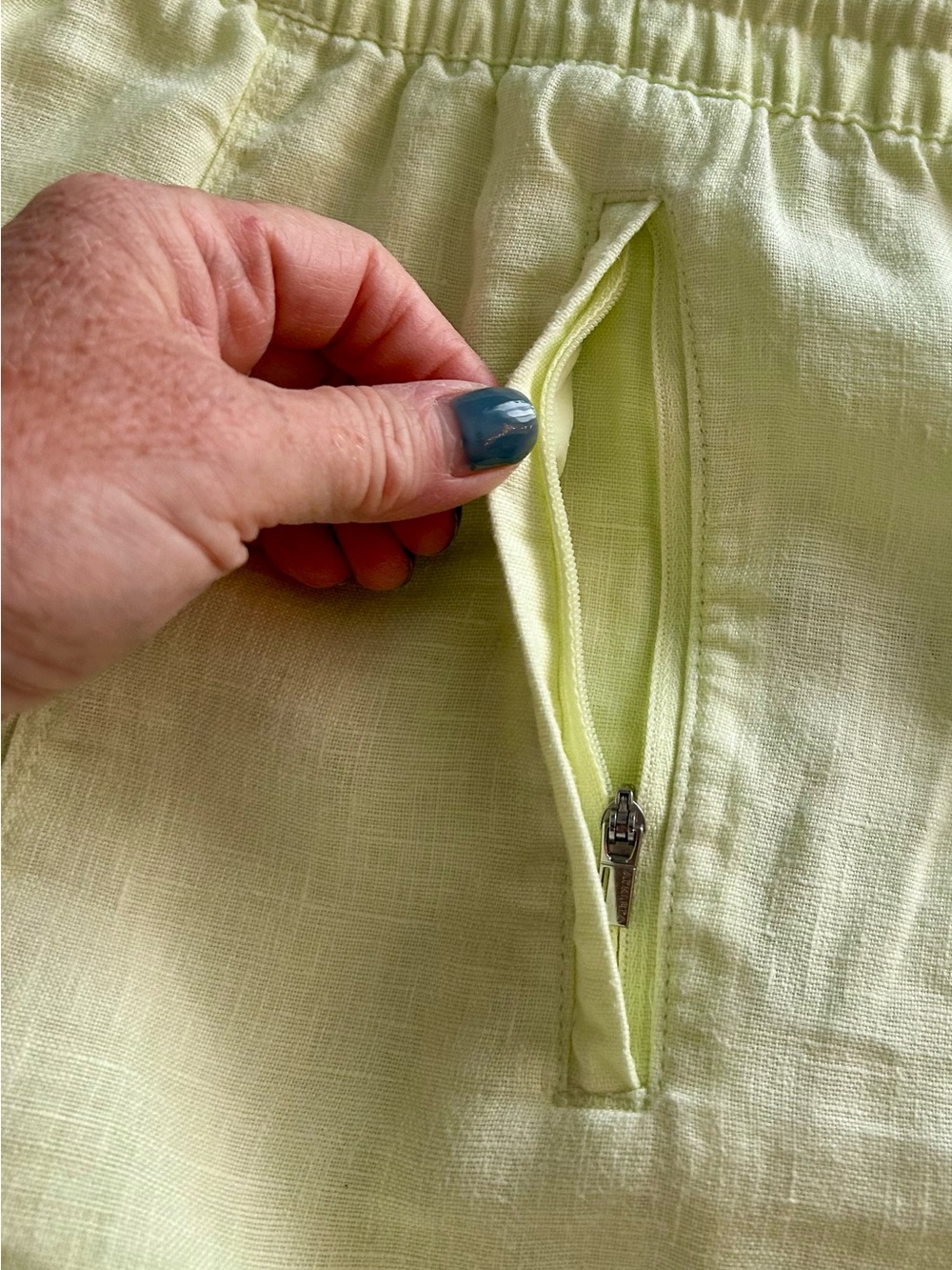 Athleta Linen Women’s Resort Shorts in Color Limon - Picture 3 of 5